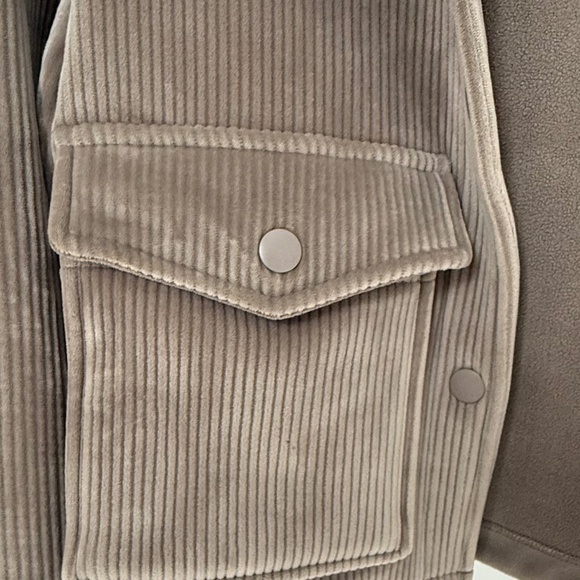 NWOT Abercrombie & Fitch Cropped Corduroy Velour Shirt Jacket Tan (Size S) - Picture 7 of 9